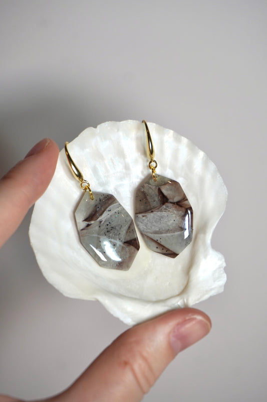 Grey Stone gemstone 2 (larger)