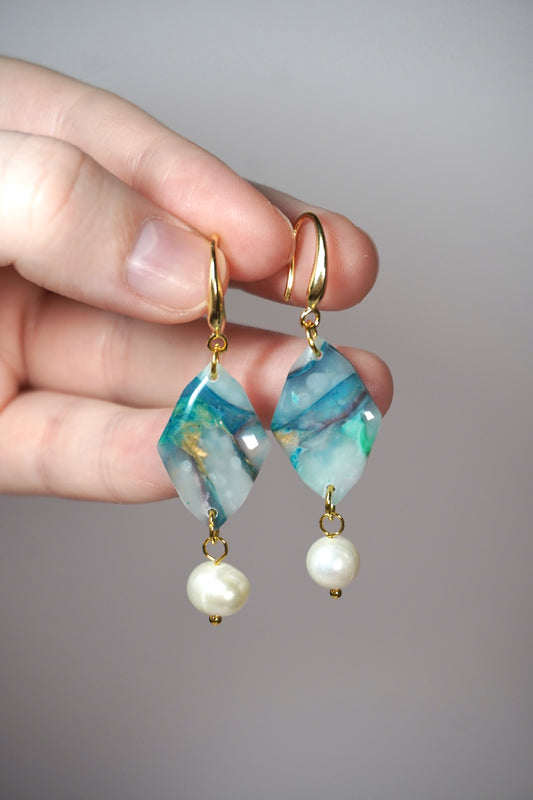 Translucent Blue Stone with natural freshwater pearl