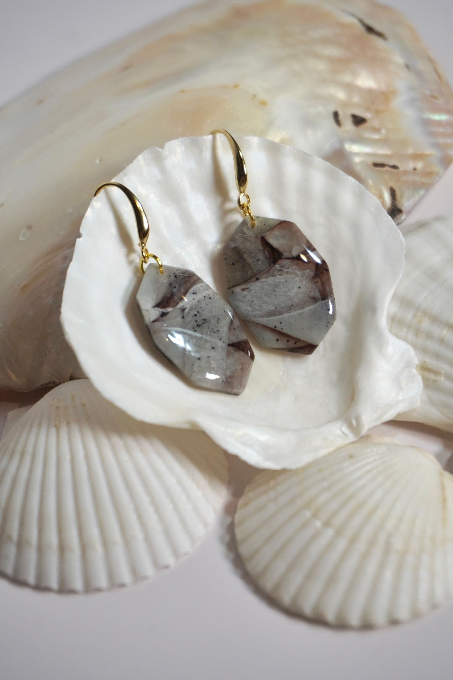Grey Stone gemstone 2 (larger)