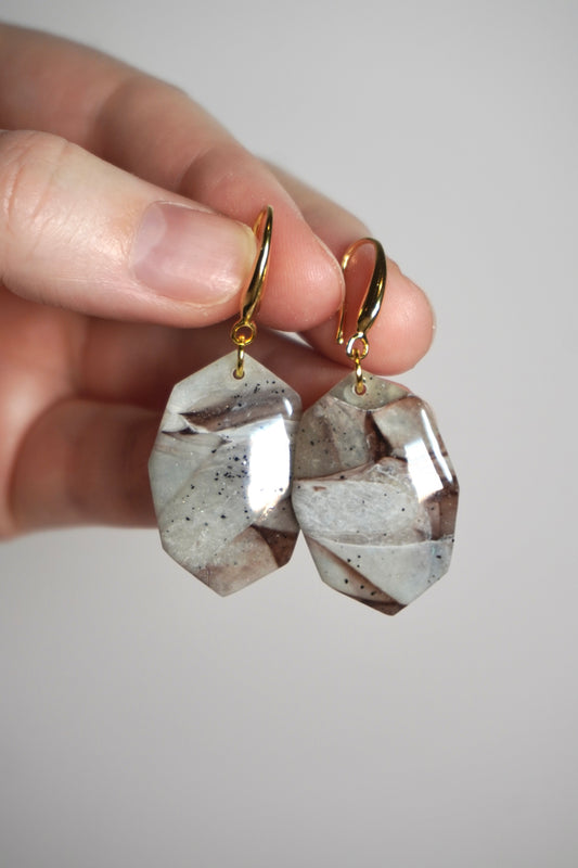 Grey Stone gemstone 2 (larger)