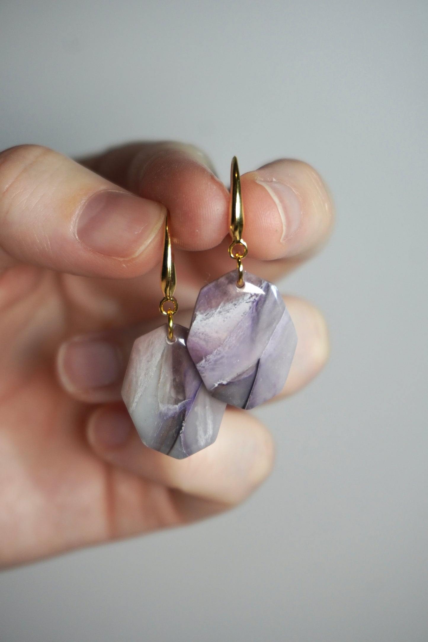 Purple Neutral Gemstone 1
