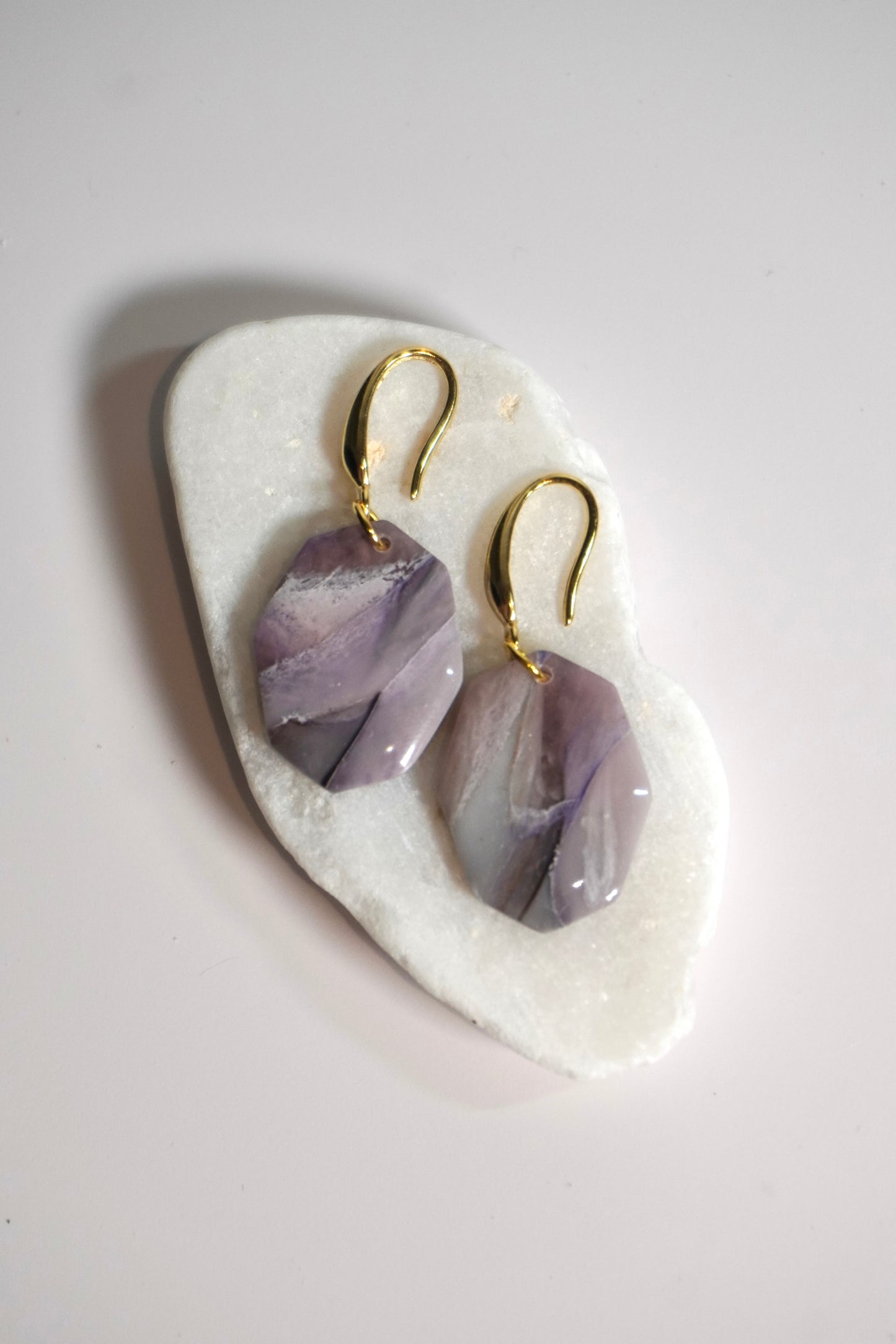 Purple Neutral Gemstone 1
