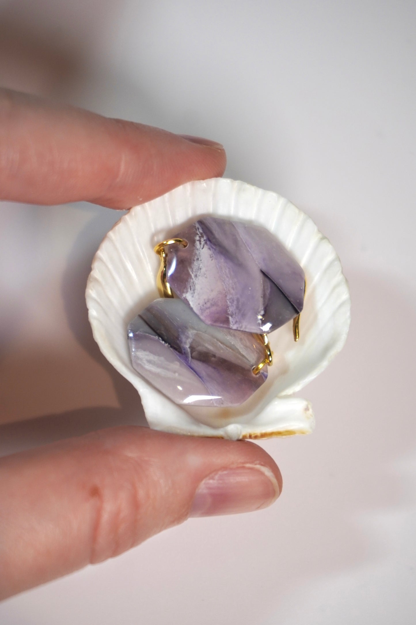 Purple Neutral Gemstone 1