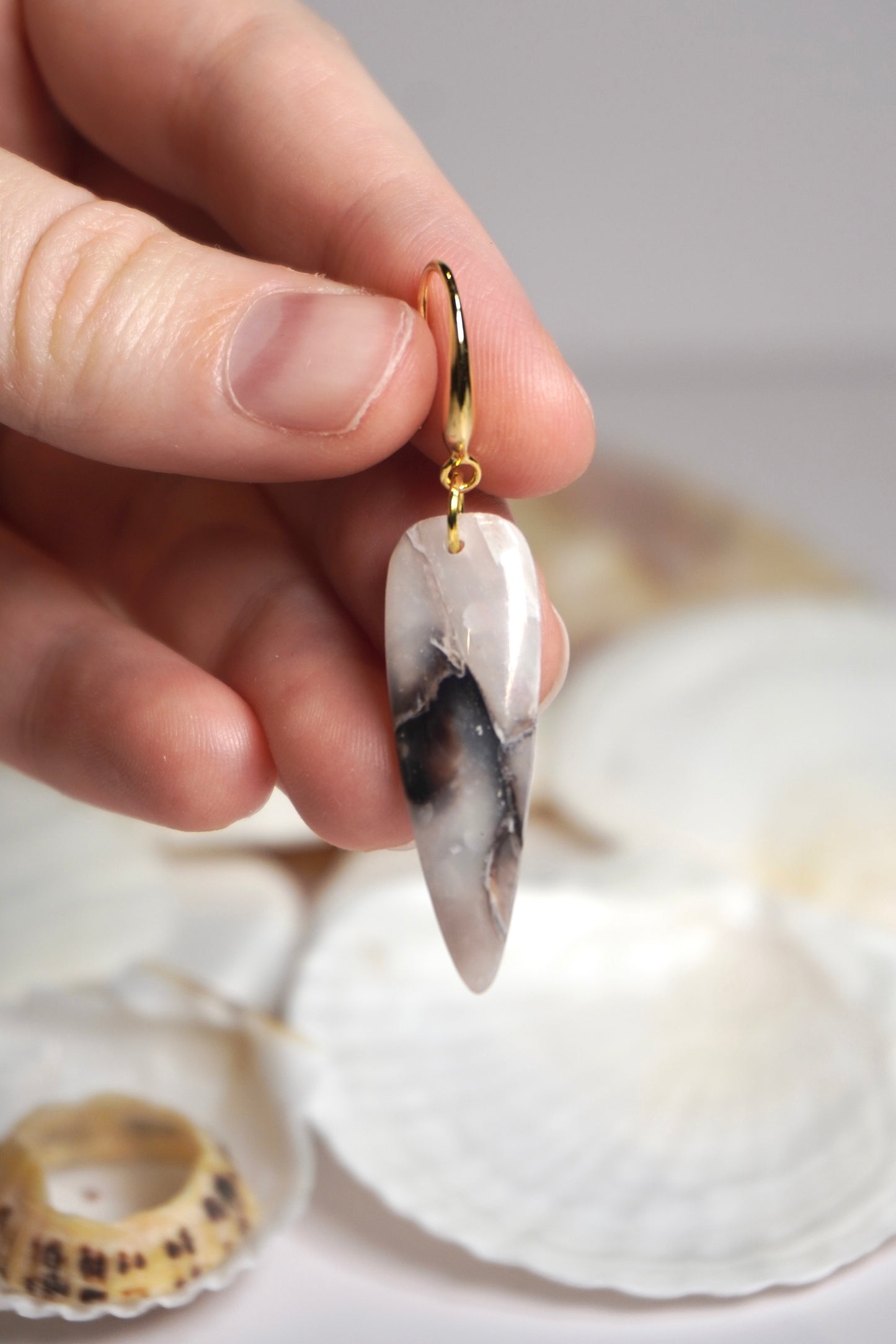 Neutral Stone thin dagger