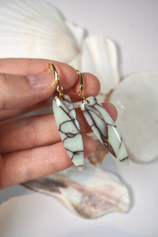 Mint Stone thin dagger