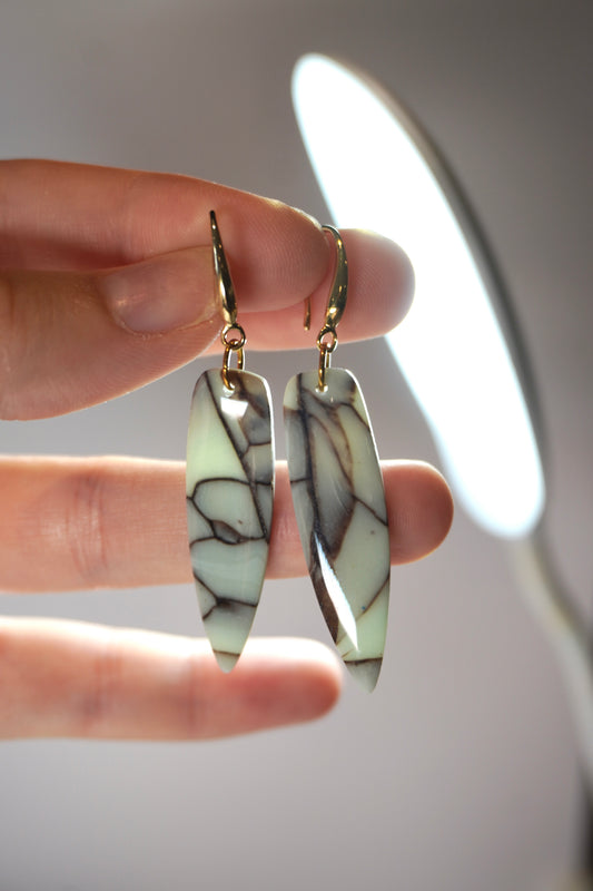 Mint Stone thin dagger
